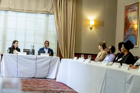 Faculty panelists presenting to the new faculty attendees.