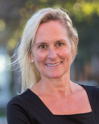 Elizabeth Ancarana's headshot.