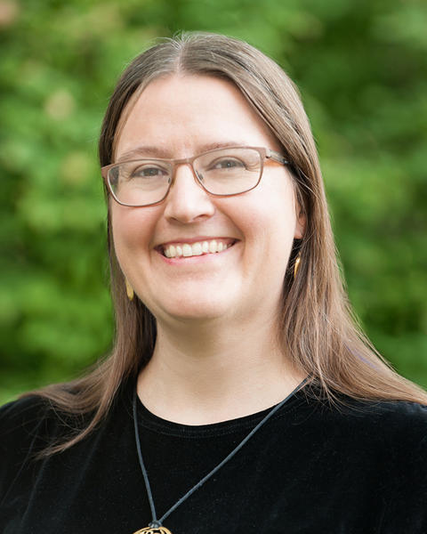 Emily Ronald's headshot.