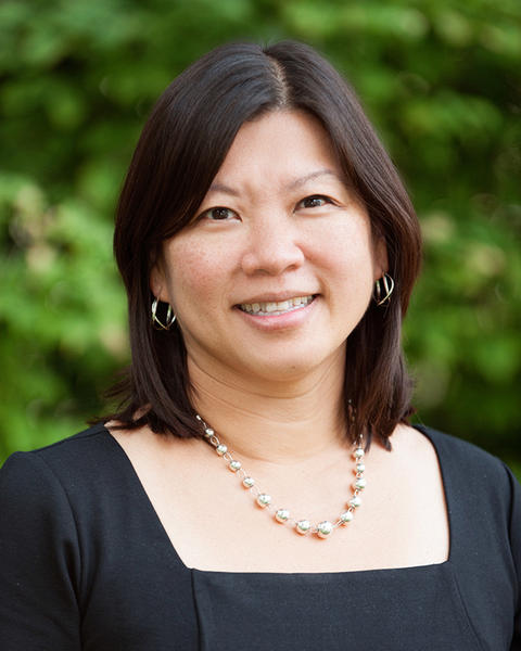 Julia Weng's headshot.